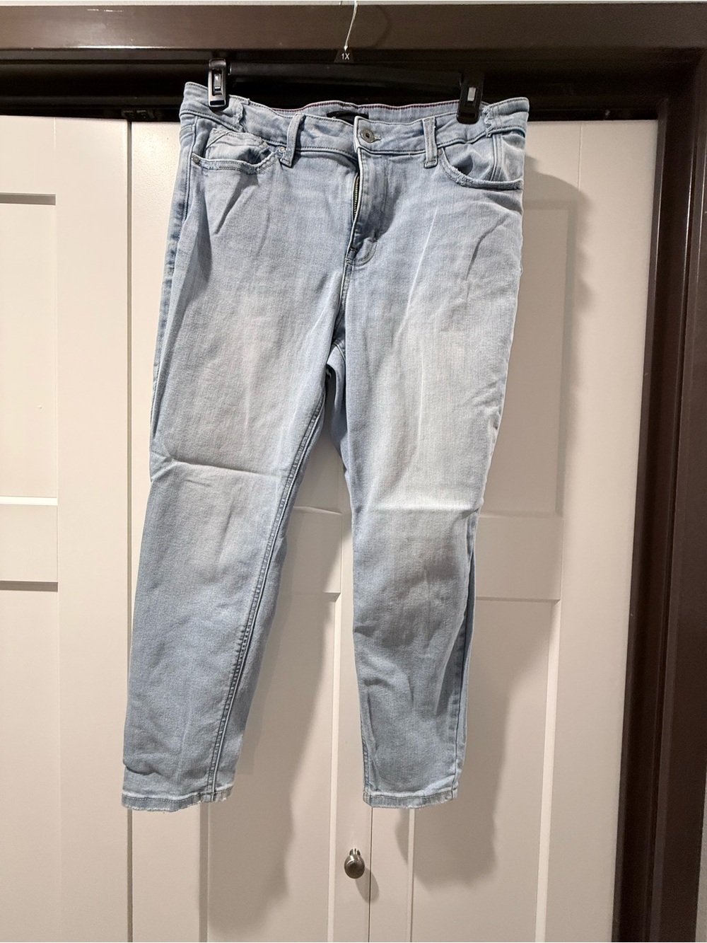 Maurices Light Blue Cropped Slim-Ankle Jeans